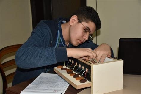 M­a­l­a­t­y­a­’­d­a­ ­ö­ğ­r­e­n­c­i­l­e­r­ ­k­a­y­ı­s­ı­d­a­n­ ­p­i­y­a­n­o­ ­y­a­p­t­ı­
